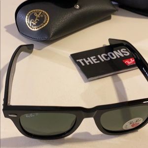 Brand new Rayban Wayfarer polarized